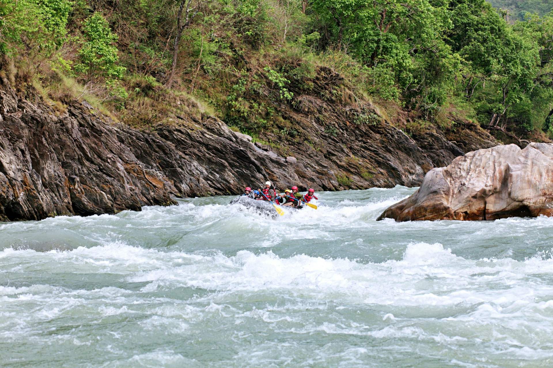 Rafters running a rapid on the Trishuli River